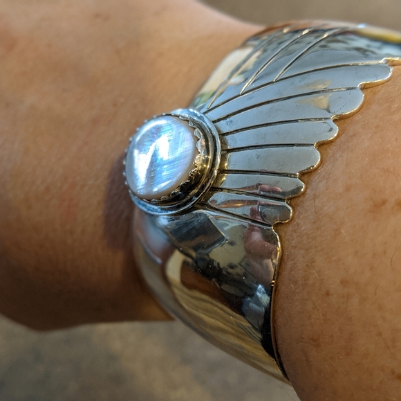 Antique, Navajo, STERLING SILVER MOP cuff bracelet - Picture 2 of 10